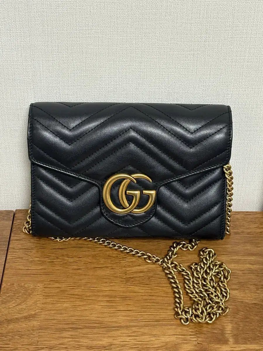 グッチ マーモント ブラック チェーンバッグ