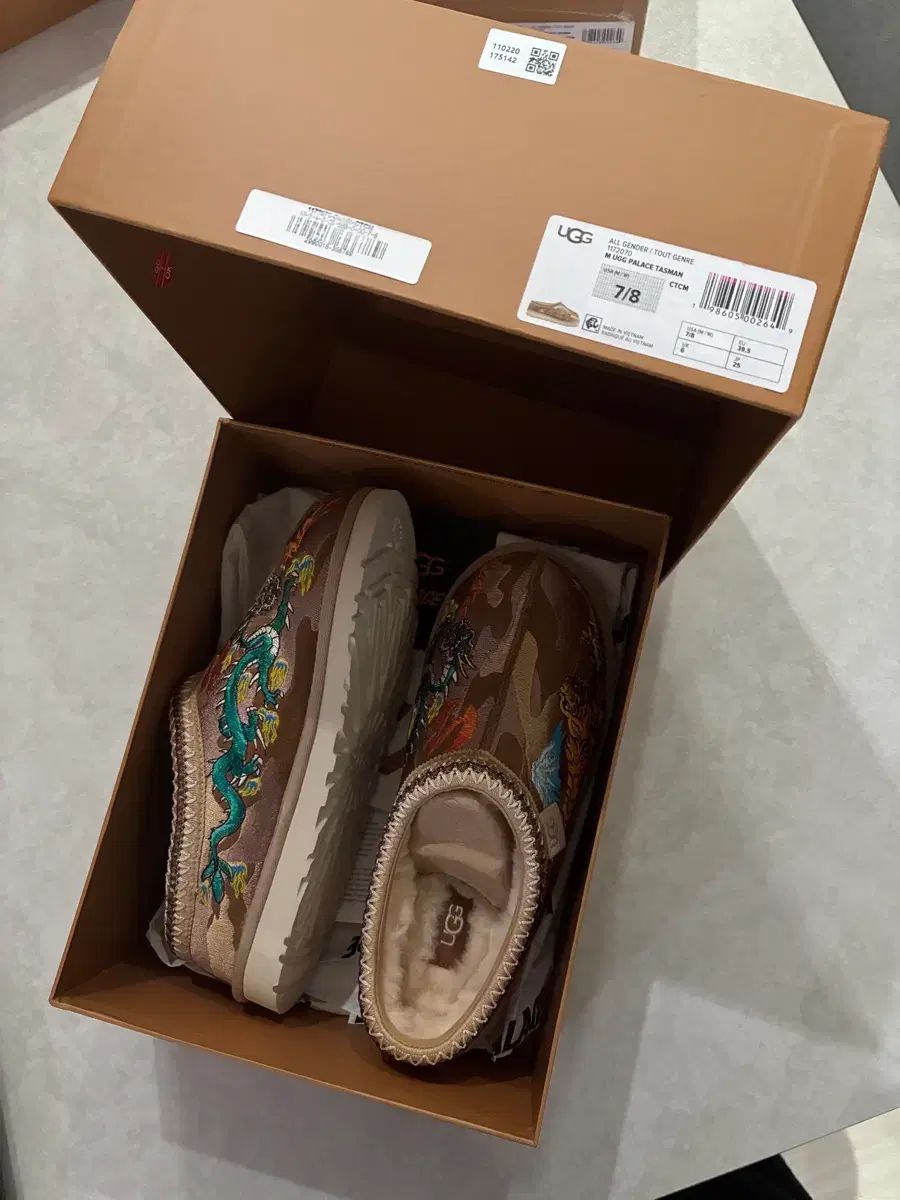 UGG パレス タスマン ドラゴンディフュージョン スリッパ