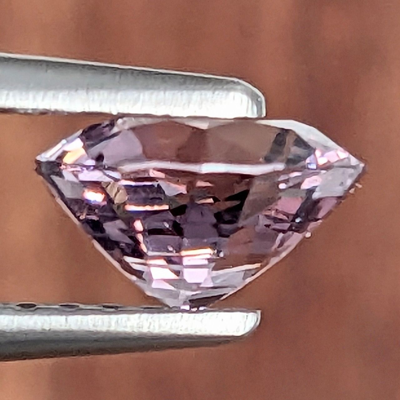 ピンクスピネル 割引 ミャンマー・モゴック産【1.23ct】PRO207576 2025