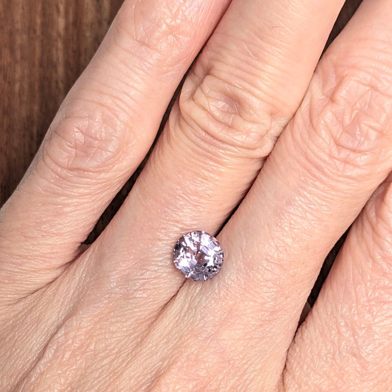 ピンクスピネル 割引 ミャンマー・モゴック産【1.23ct】PRO207576 2025