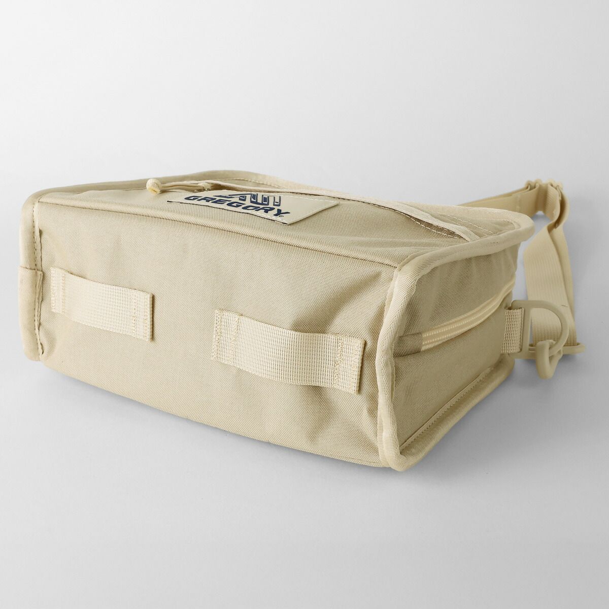 サンドベージュ