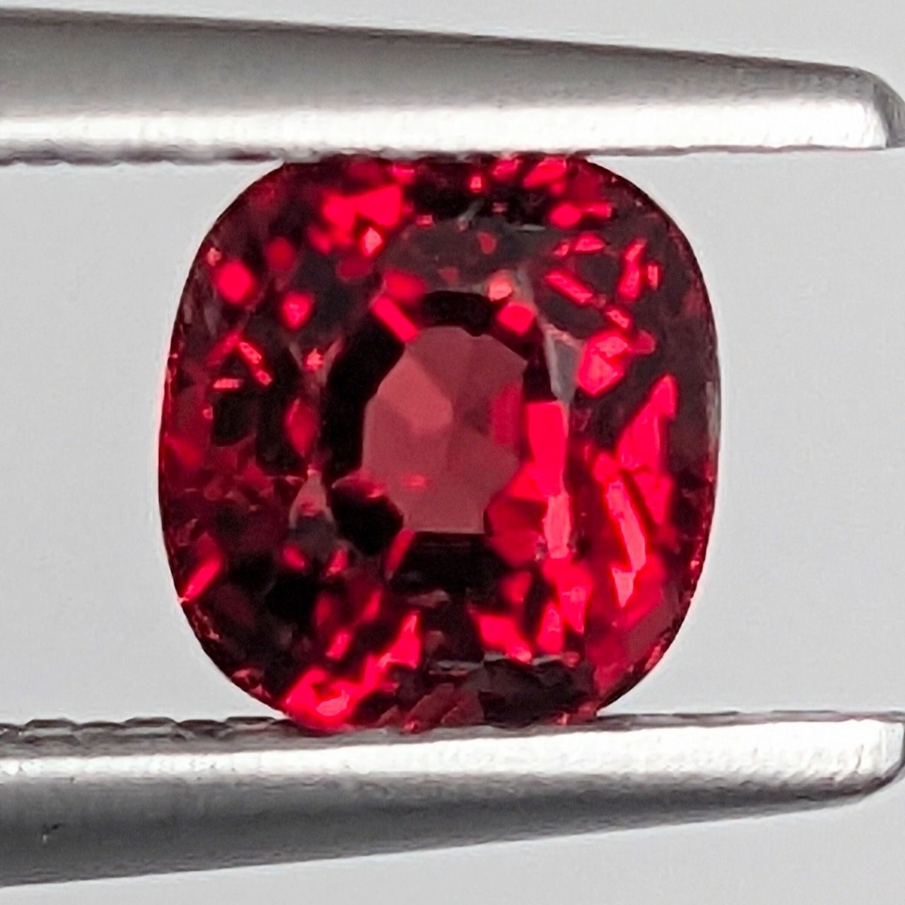 レッドスピネル ミャンマー モゴック産 0.75 ct