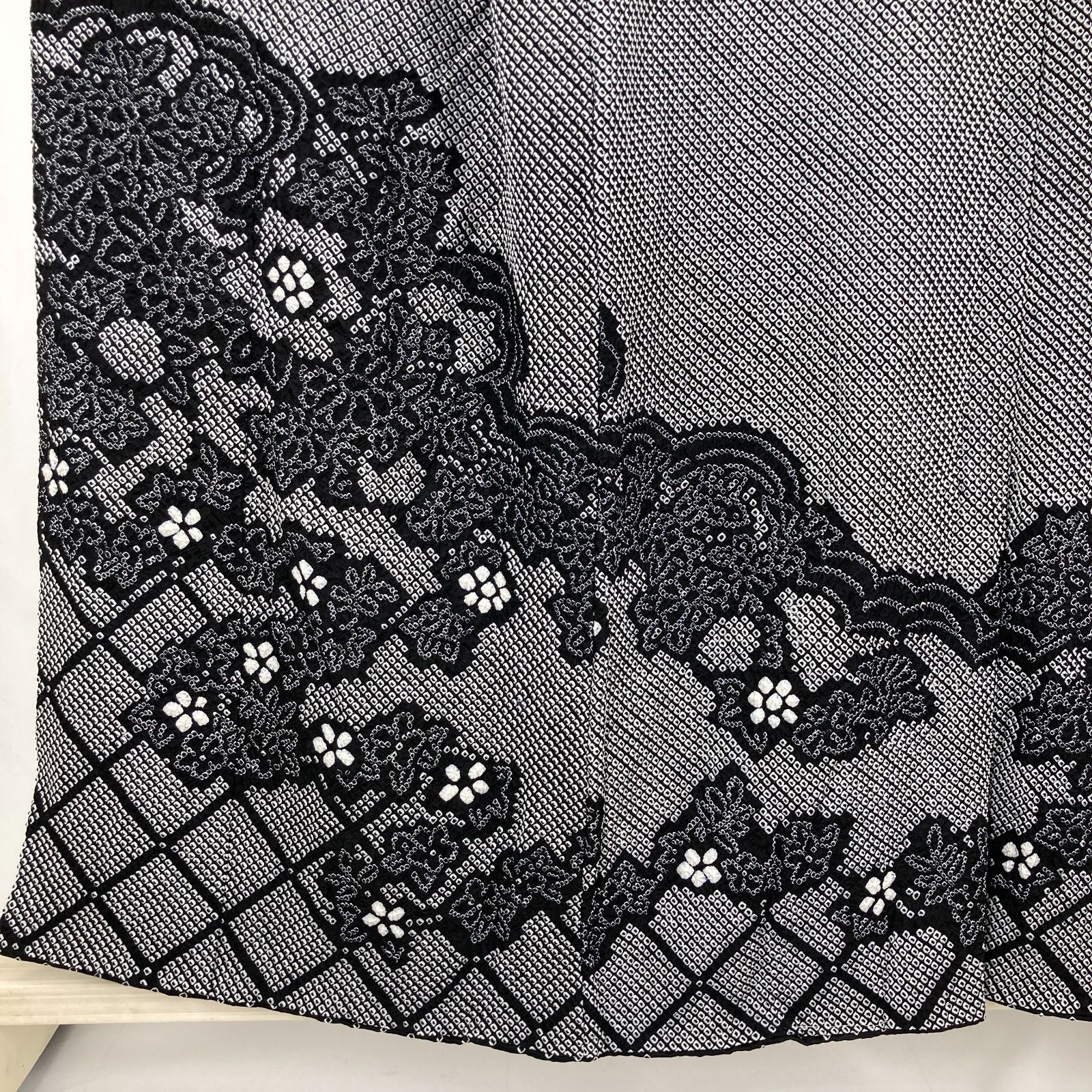 たんす屋 着物 リユース着物 訪問着 黒 セミフォーマル 総絞り 雲 花 袷 絹 未洗い 身丈 147 cm 裄丈 65 MS 7072