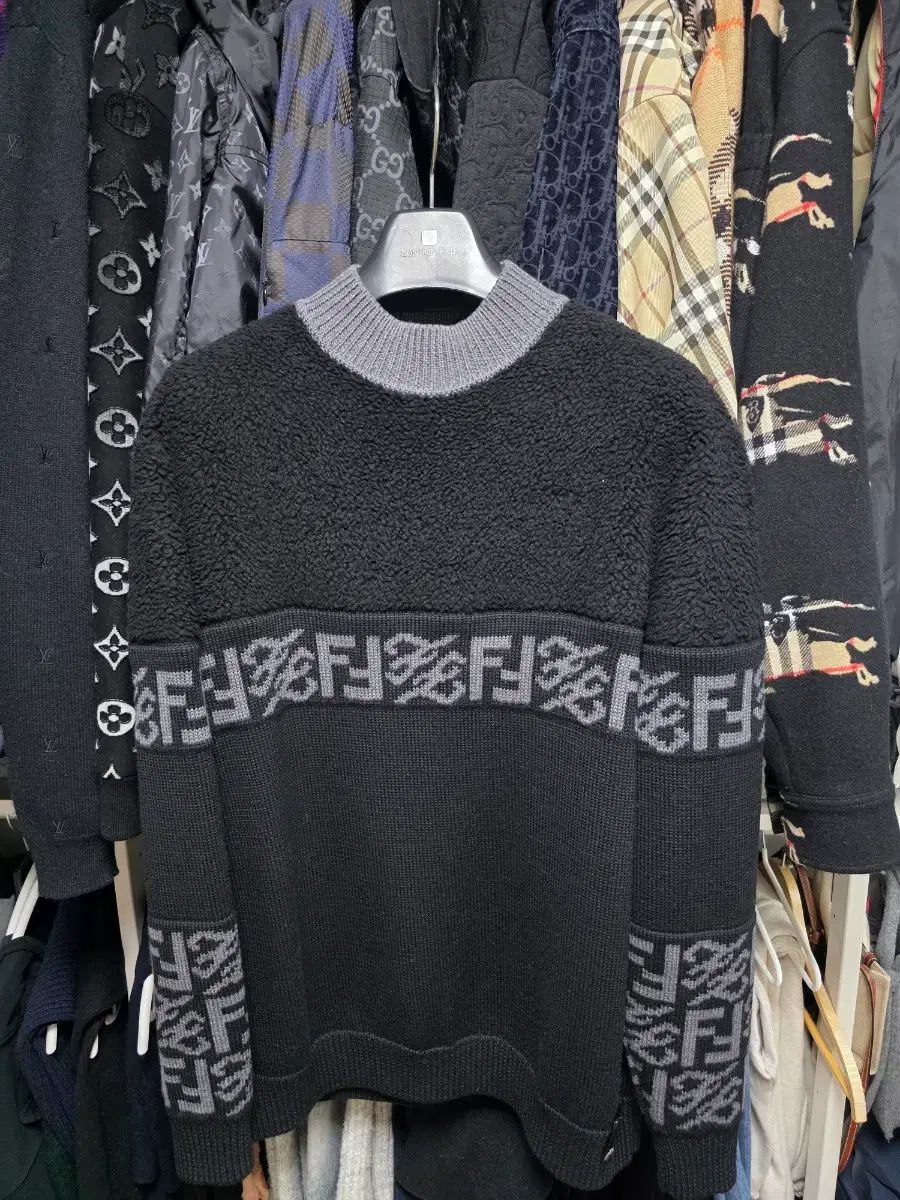 フェンディ 新モデル FFロゴ ウール フリース ニット