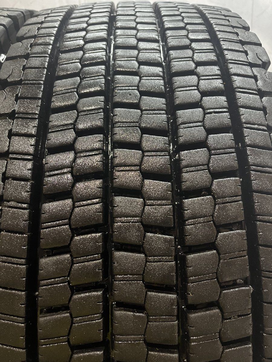 札幌発 可 BS W 900 295 70 R 22 5 151 148 J 5インチ トラックタイヤ スタッドレス 2本 22年製 バリ溝 地山 大型 積載車 KTT 721