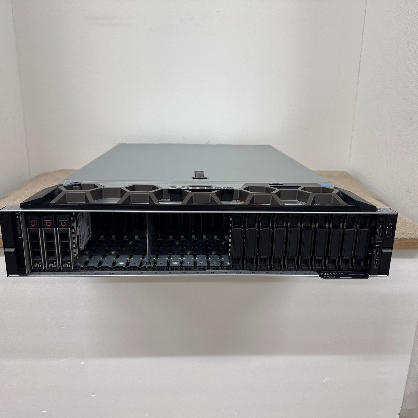 Dell PowerEdge R 740 xd 24 Bay SFF 2 x Intel Xeon G 6154 18 Core 3 00 GHz 128 GBメモリ 1 TB SAS HDD H 730 P Mini SV 255
