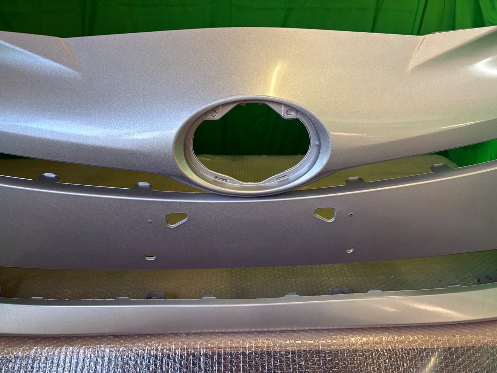 TOYOTA 50系プリウス/50プリウス前期 フロントバンパー/シルバー 社外