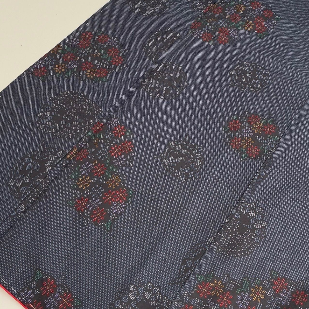 本場大島紬 泥藍染 カタス式 素敵な絣柄 正絹 着物 MK-2250 - メルカリ