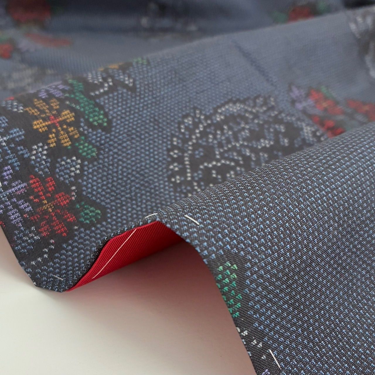 本場大島紬 泥藍染 カタス式 素敵な絣柄 正絹 着物 MK-2250 - メルカリ