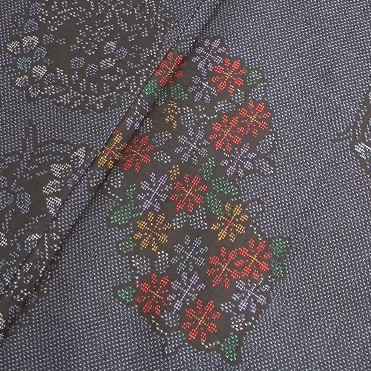 本場大島紬 泥藍染 カタス式 素敵な絣柄 正絹 着物 MK-2250 - メルカリ