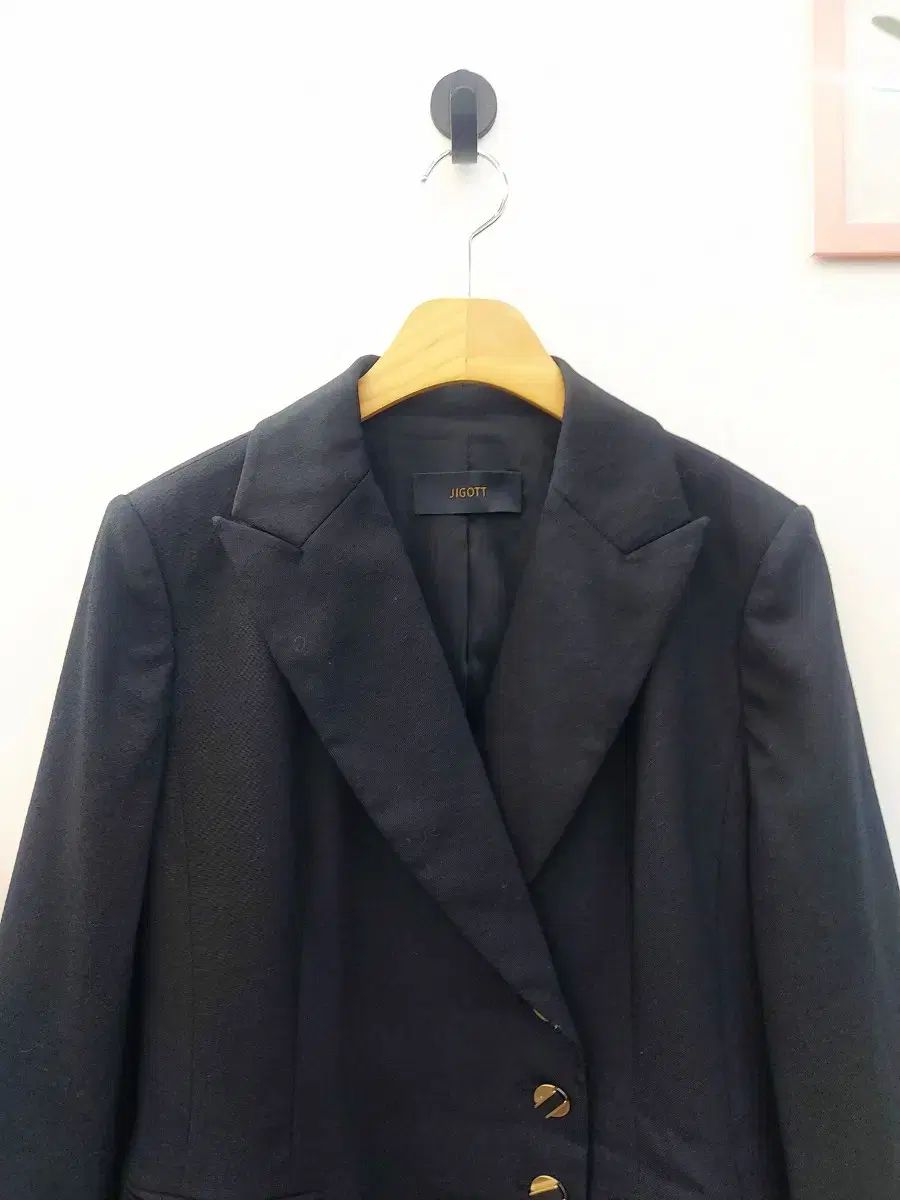 JIGOTT イタリア製 生地 ゴールド ボタン ブラック スーツ セット 66