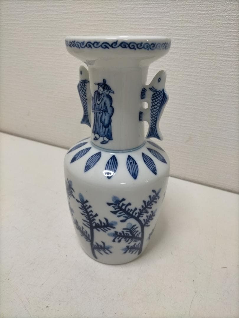 送料無料 西尾瑞豊作 瑞豊造 染付 花入 花瓶 魚耳 双魚耳 人物文 共箱