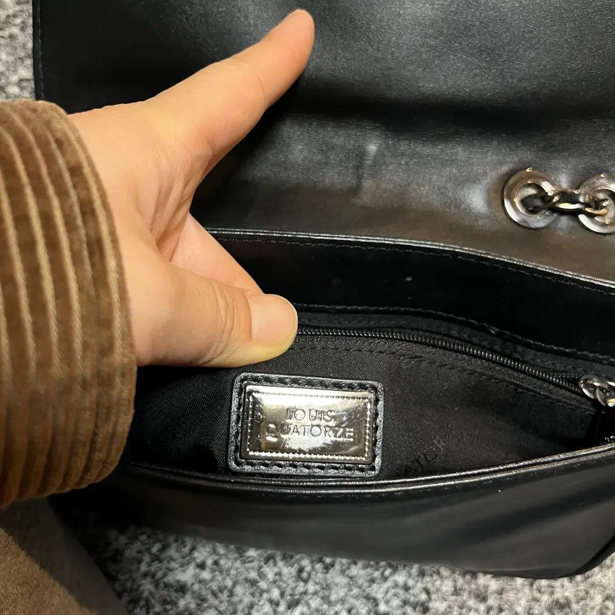 ルイキャトルズ ブラック クロスバッグ ショルダーバッグ