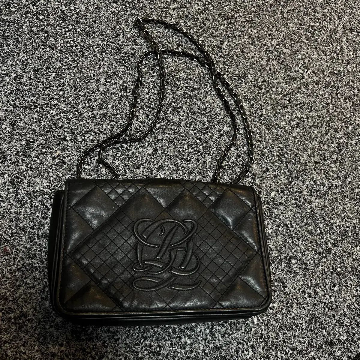 ルイキャトルズ ブラック クロスバッグ ショルダーバッグ