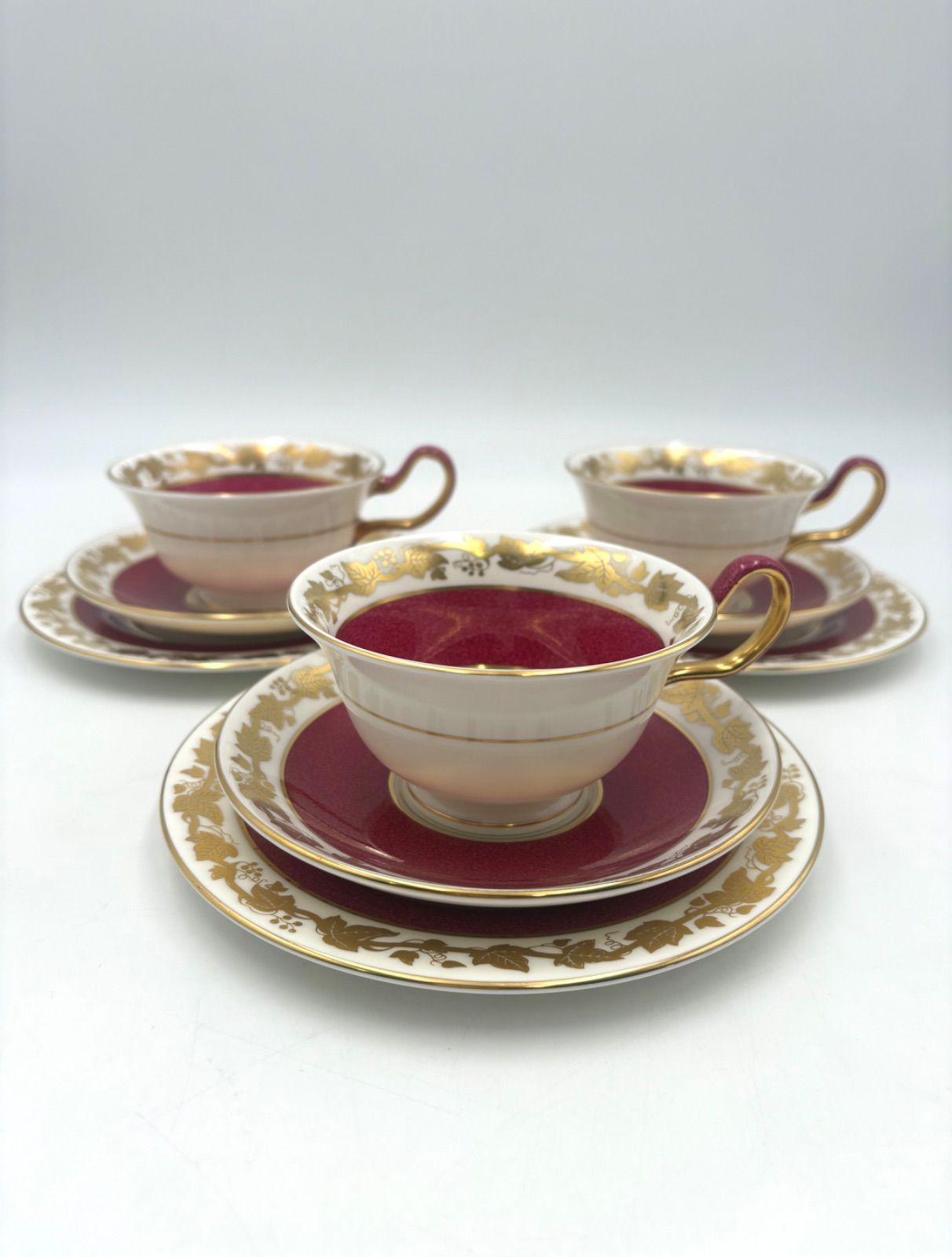 ウェッジウッド ホワイトホール パウダールビー カップ ソーサー 17 5 cm プレート トリオ 3客セット