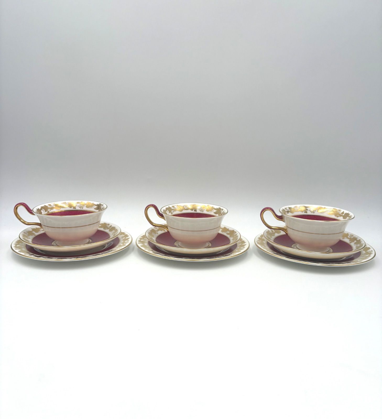 ウェッジウッド ホワイトホール パウダールビー カップ ソーサー 17 5 cm プレート トリオ 3客セット