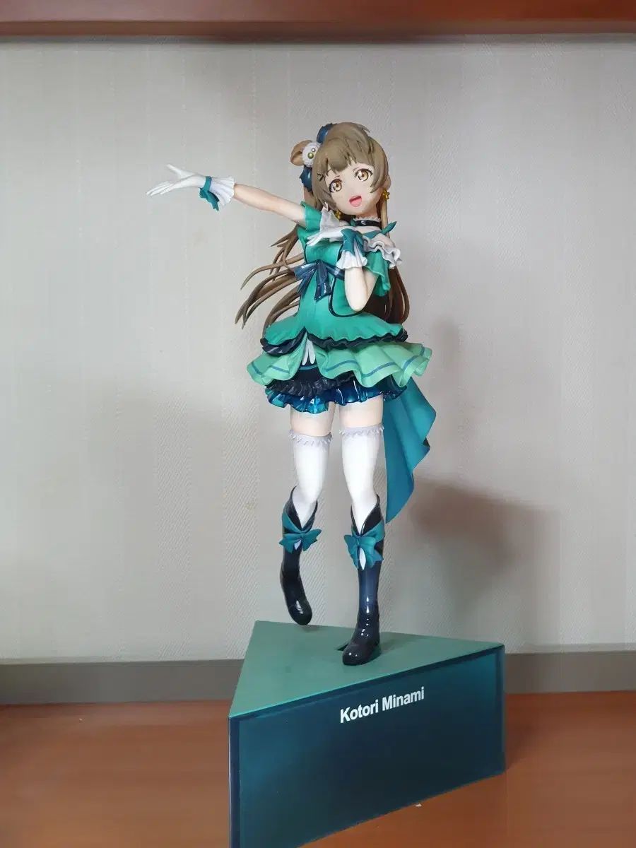 ラブライブ！ 南ことり 誕生日フィギュア 本物 ミューズ Amazon