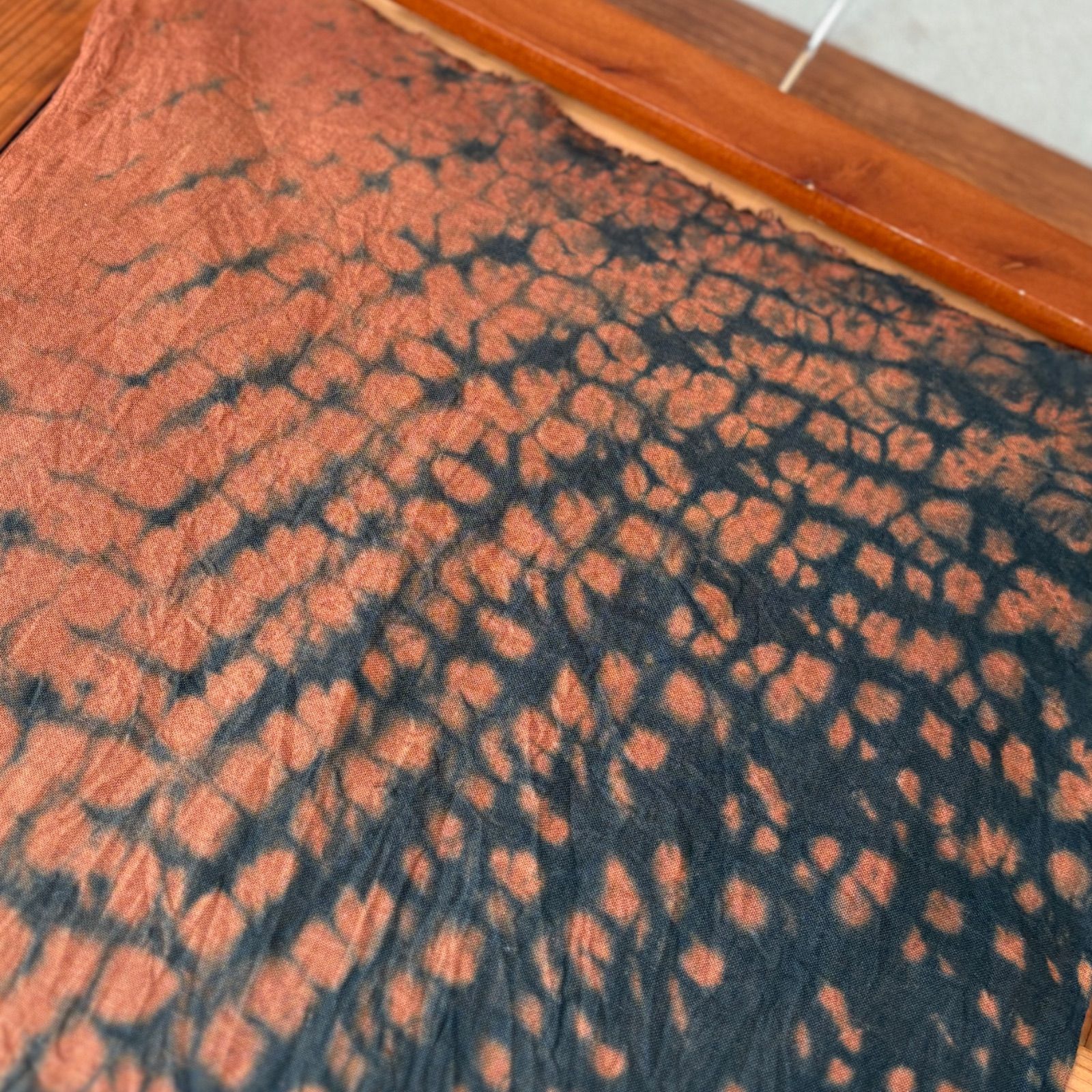 s82 【sato】 藍染 ＆ 柿渋染め 手ぬぐい とても濃い 牛革のような赤