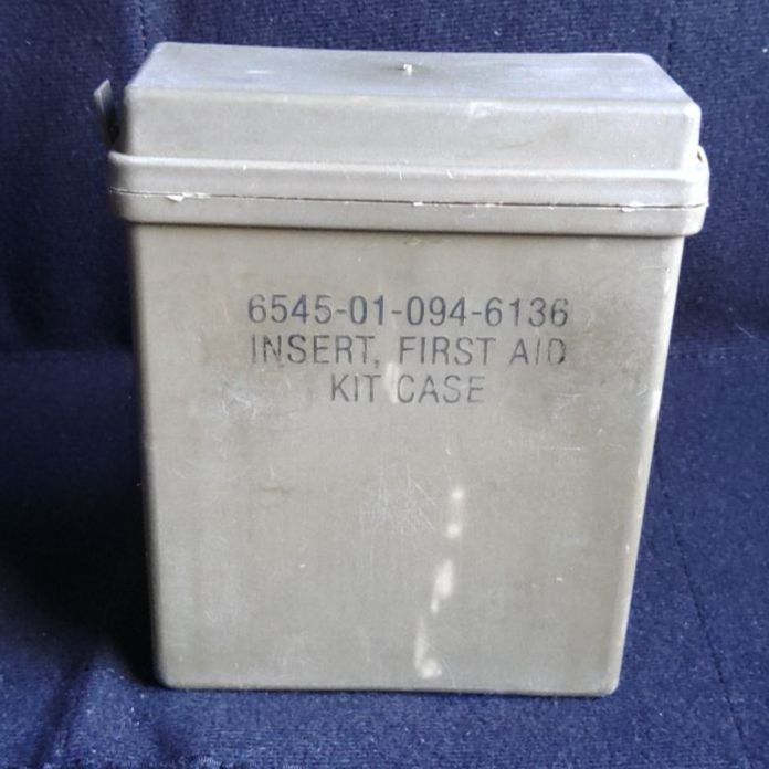 米軍実物】ファーストエイドキット ポーチ&ケース - メルカリ