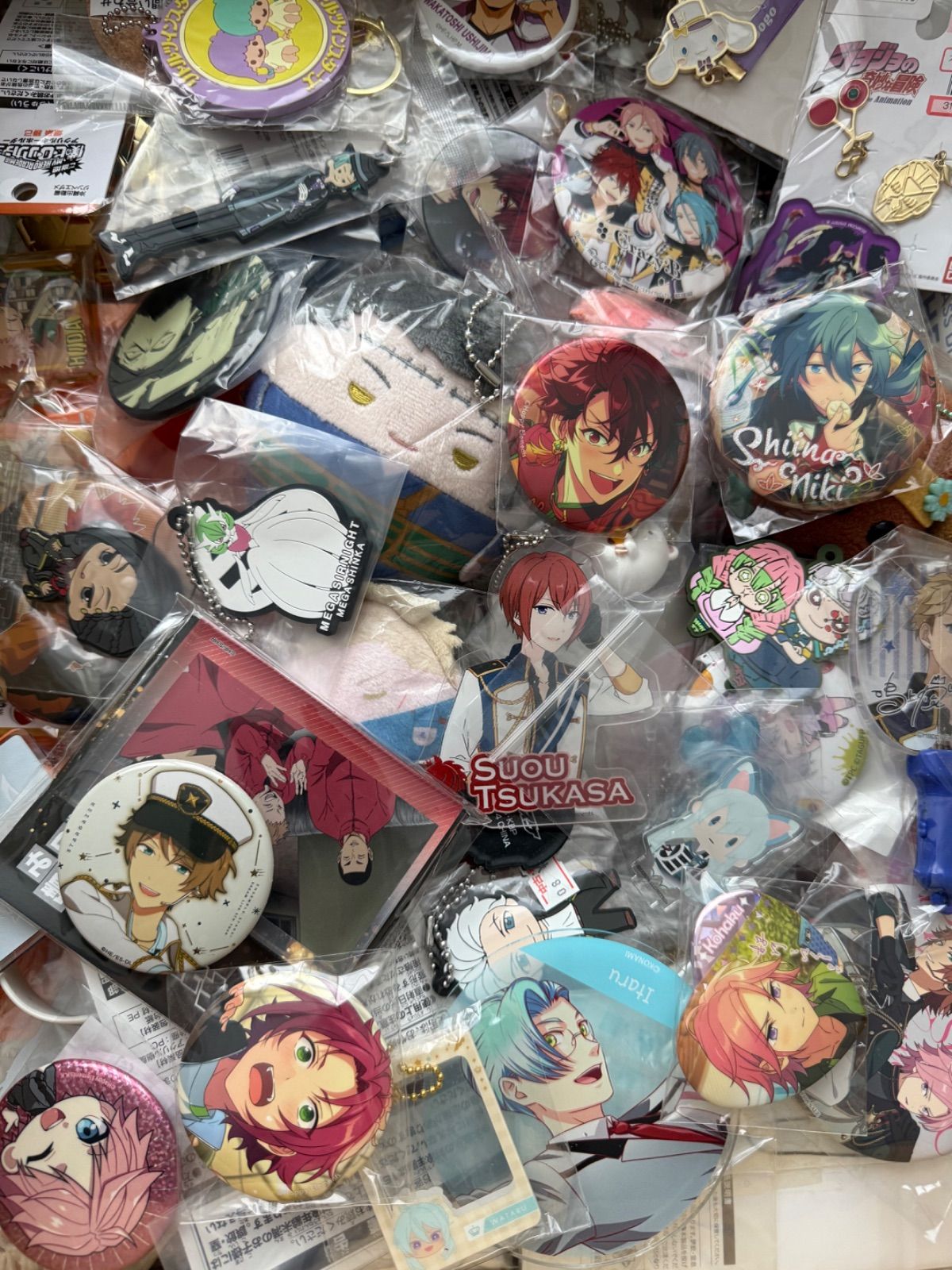 大特価！ アニメグッズ等 缶バッジ キーホルダー クリアファイル