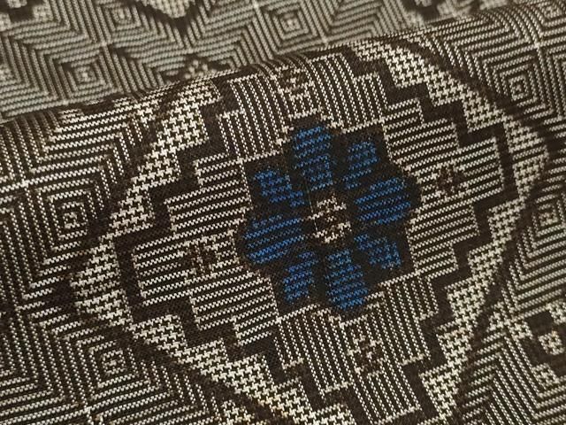 平和屋本店●希少　本場大島紬　龍郷絣　反物　着尺　徳喜八郎作　証紙付き　逸品　未使用　DZAA11584kh6 平和屋本店○希少 本場大島紬 龍郷絣 反物 着尺 徳喜八郎作 証紙付き