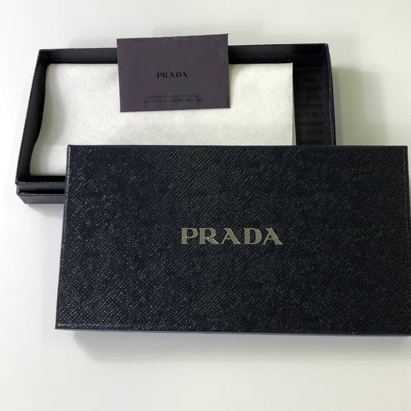 長財布 三角ロゴ