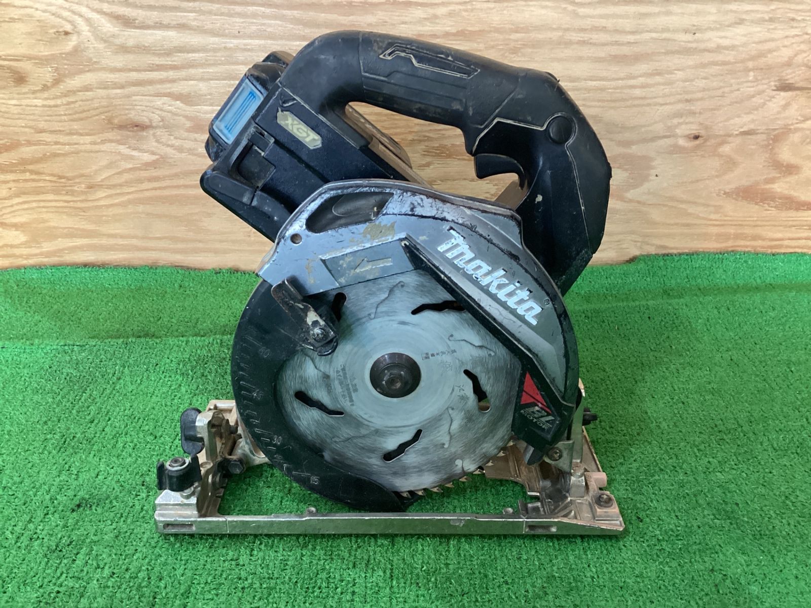 マキタ HS 001 G 165㎜ 充電式丸のこ 40 V 2.5 Ahバッテリ付 バッテリ充電回数194回 バッテリ寿命2 4 Q-217