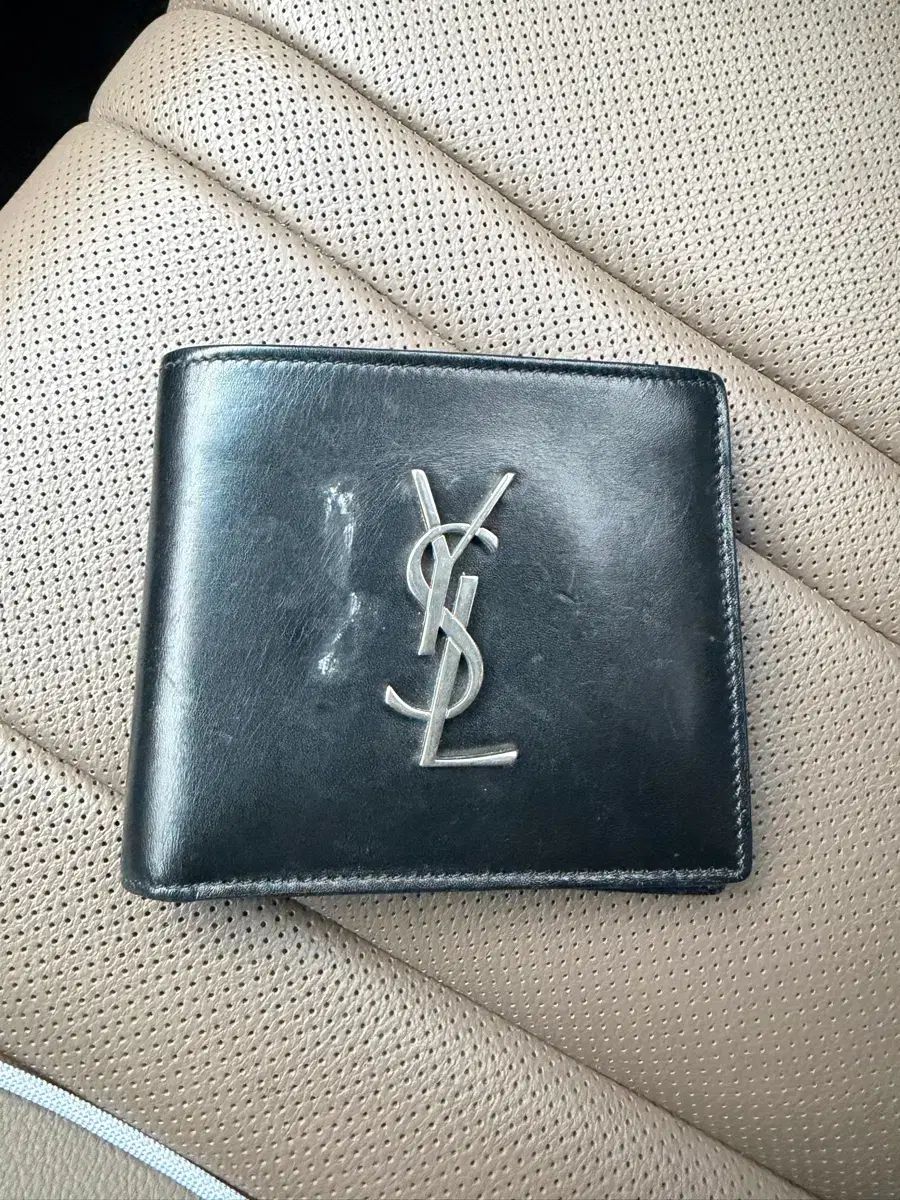 Saint Laurent サンローラン ブラック リング 二つ折り財布