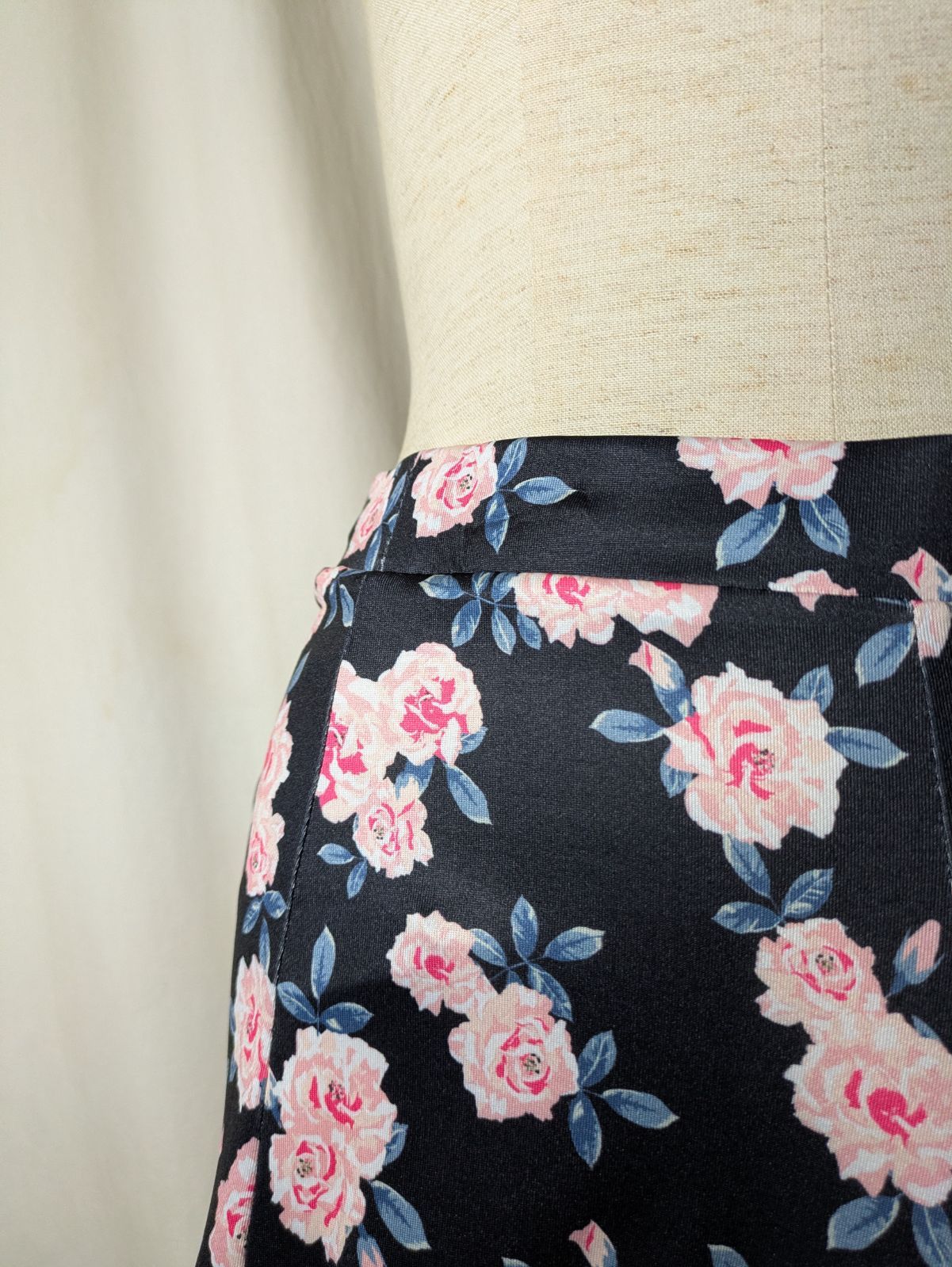 山型６段デザインブラック地 柄