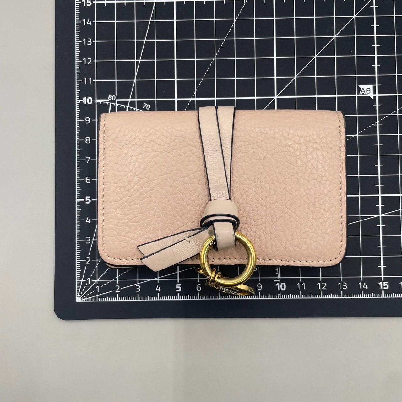  Chloe クロエ カードケース 名刺入れ ロゴチャーム ゴールド金具 レザー ベビーピンク カードケース 小物