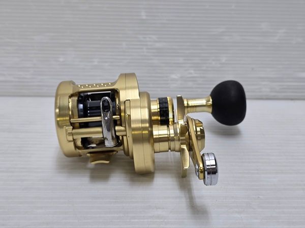 品 シマノ SHIMANO ベイトリール 15 オシア コンクエスト 201 PG 左ハンドル 〇YR 19639〇