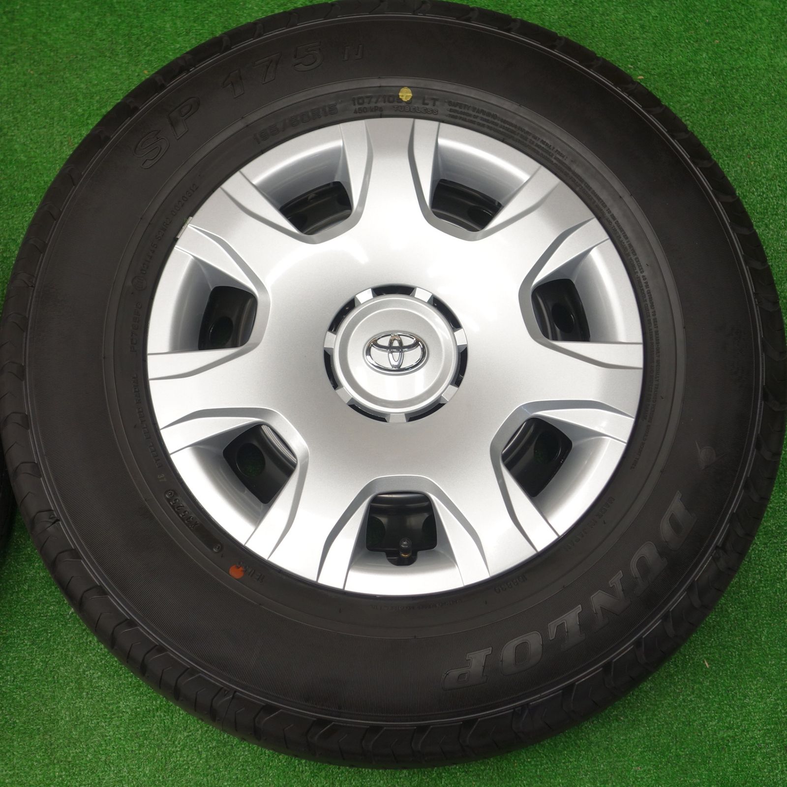 新車外し！25年☆トヨタ 200系 ハイエース 純正 スチール 195/80R15