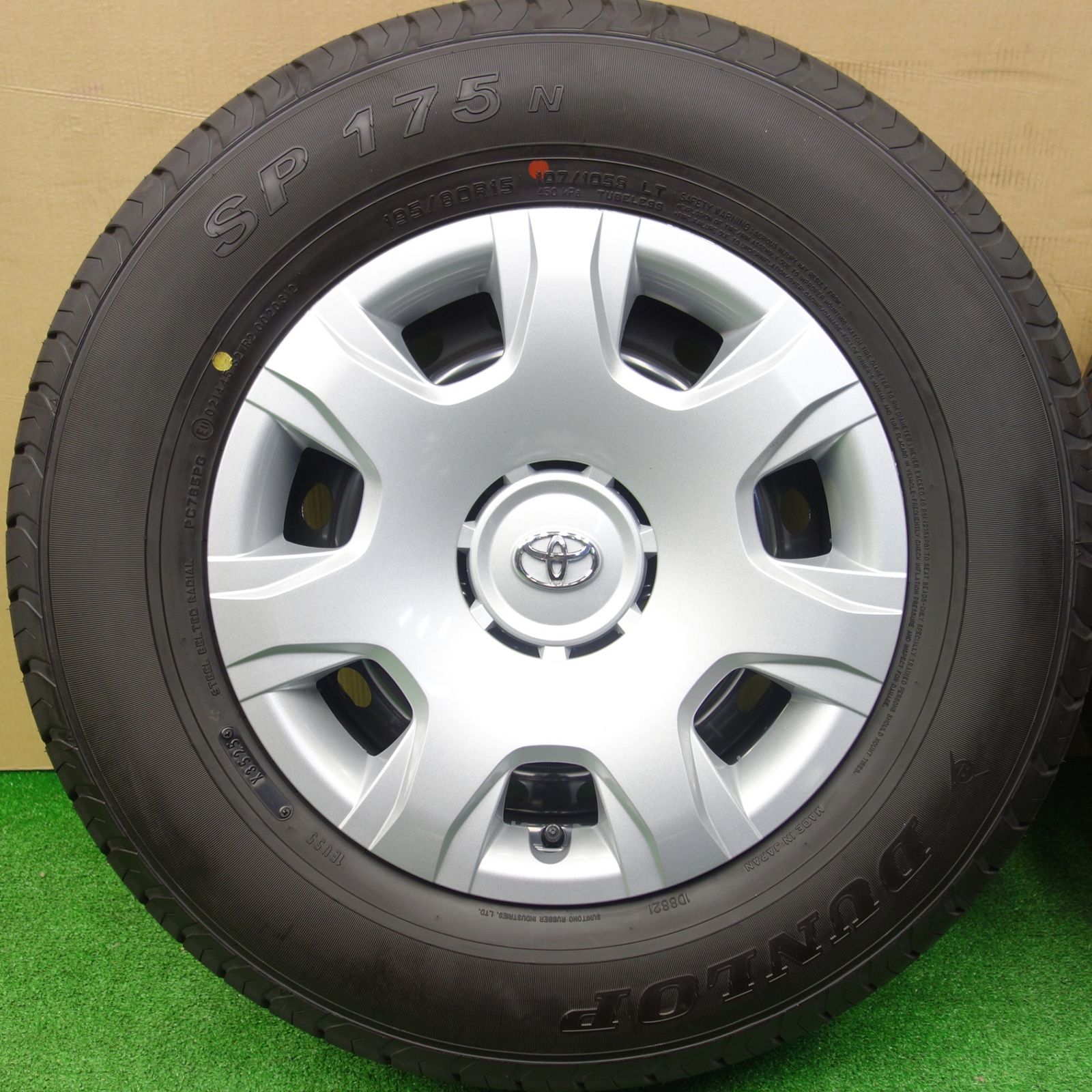 ☆新車外し☆ハイエース・ダンロップ　№９４ 2023年製 新車外し品】トヨタ 200 ハイエース 純正 15in 6J +35 PCD139