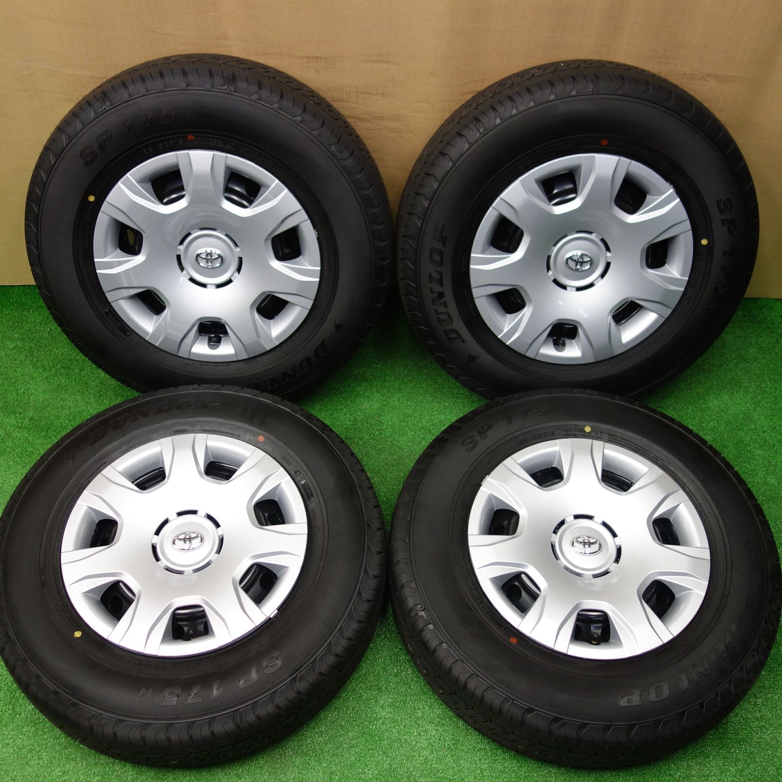 新車外し！25年☆トヨタ 200系 ハイエース 純正 スチール 195/80R15