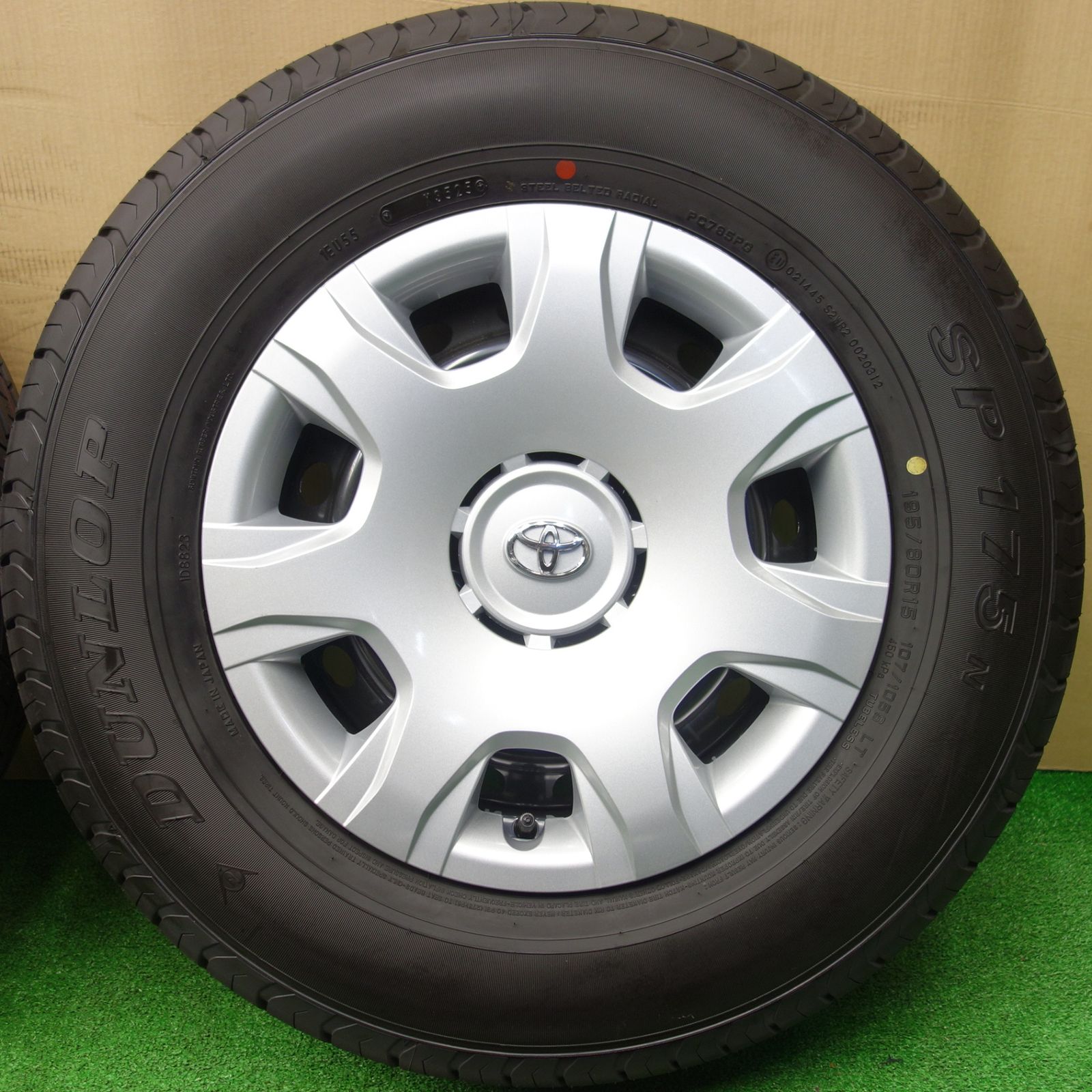 新車外し！25年☆トヨタ 200系 ハイエース 純正 スチール 195/80R15