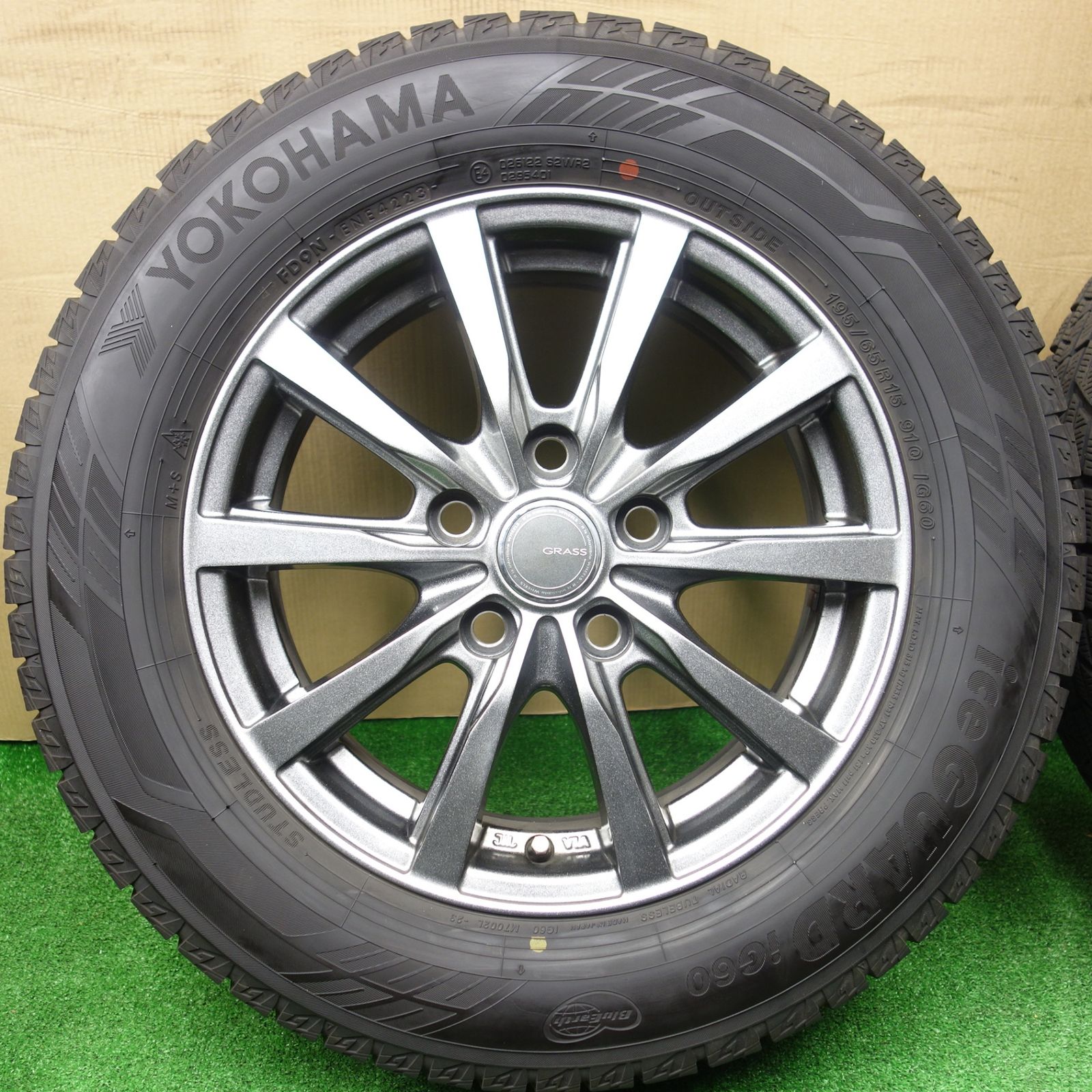バリ溝 23年 キレイ 8 5分 スタッドレス 195 65 R 15 ヨコハマ アイスガード iG 60 GRASS グラス 15インチ PCD 114 3 5 H ス