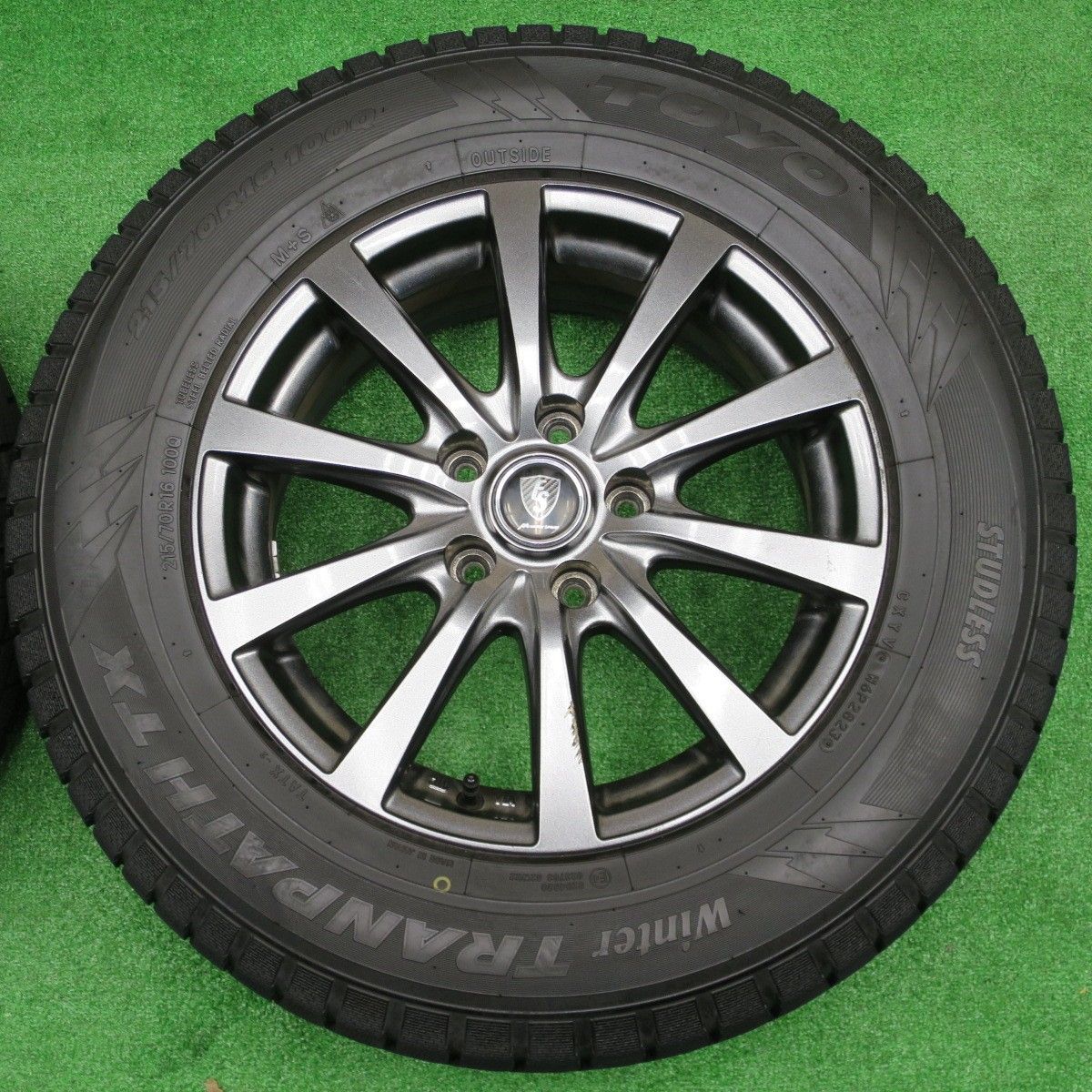  バリ溝 23年 キレイ 9 5分 スタッドレス 215 70 R 16 トーヨー ウインター トランパス TX MANARAY SPORT マナレイ スポーツ 16インチ PCD 114 3 5 H ス 16インチ タイヤ ホイールセット