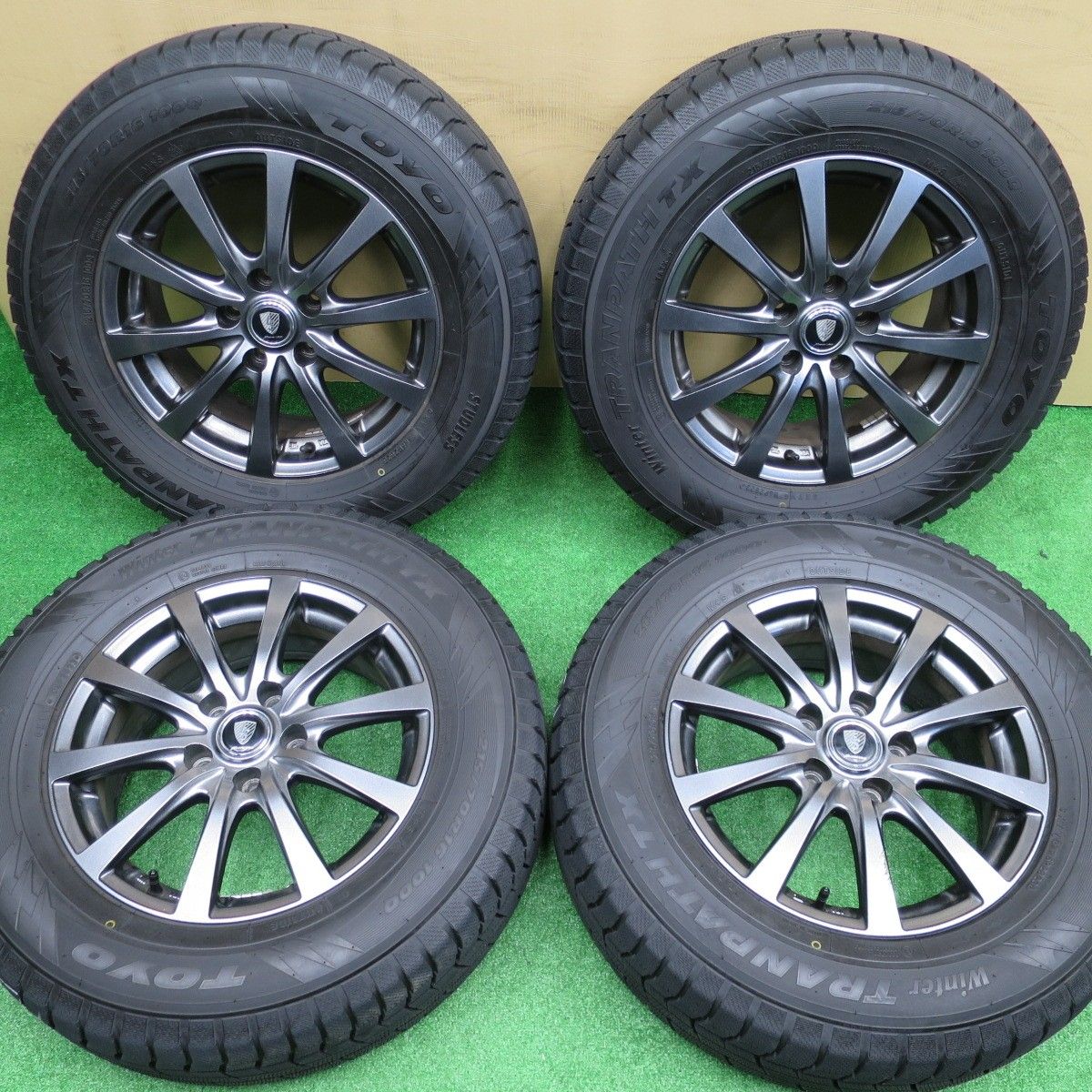 バリ溝 23年 キレイ 9 5分 スタッドレス 215 70 R 16 トーヨー ウインター トランパス TX MANARAY SPORT マナレイ スポーツ 16インチ PCD 114 3 5 H ス