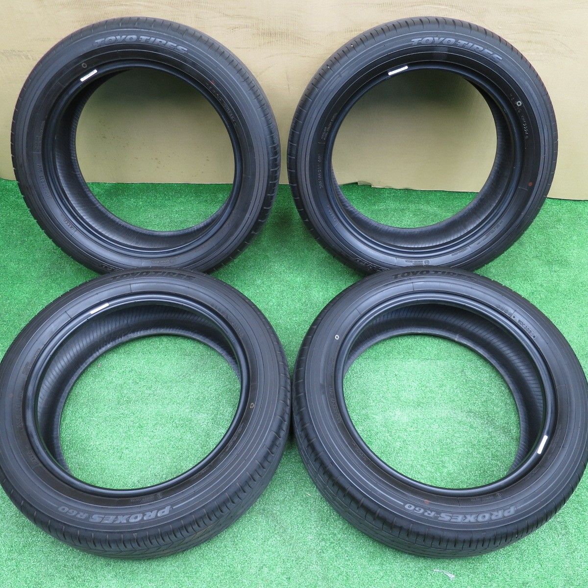 バリ溝 24年 9 5分 205 55 R 17 トーヨー プロクセス 60 タイヤ 17インチ ノア ヴォクシー ステップワゴン キックス 等 ノタ