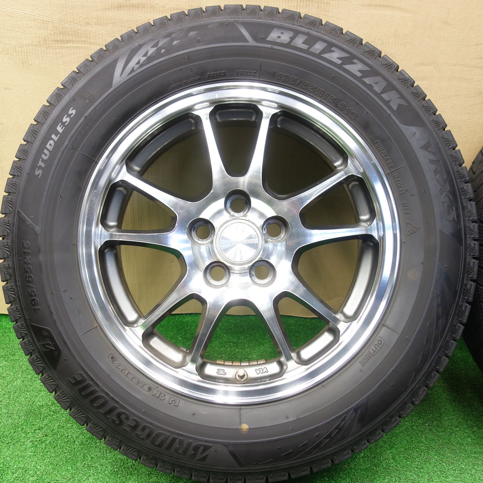 バリ溝 22年 9 5分 プリウス 等 195 65 R 15 スタッドレス ブリヂストン ブリザック VRX 3 ECO FORME エコフォルム 15インチ PCD 100 5 H ス