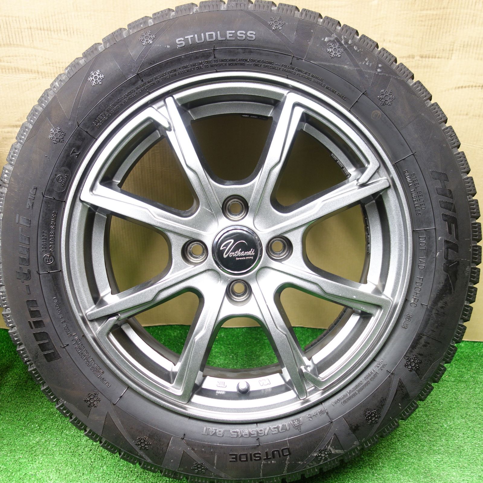  バリ溝 23年 キレイ 9 5分 スタッドレス 175 65 R 15 ハイフライ Win turi 216 Varthandi ヴェルザンディ ヴェルサンディ 15インチ PCD 100 4 H ス 15インチ タイヤ ホイールセット