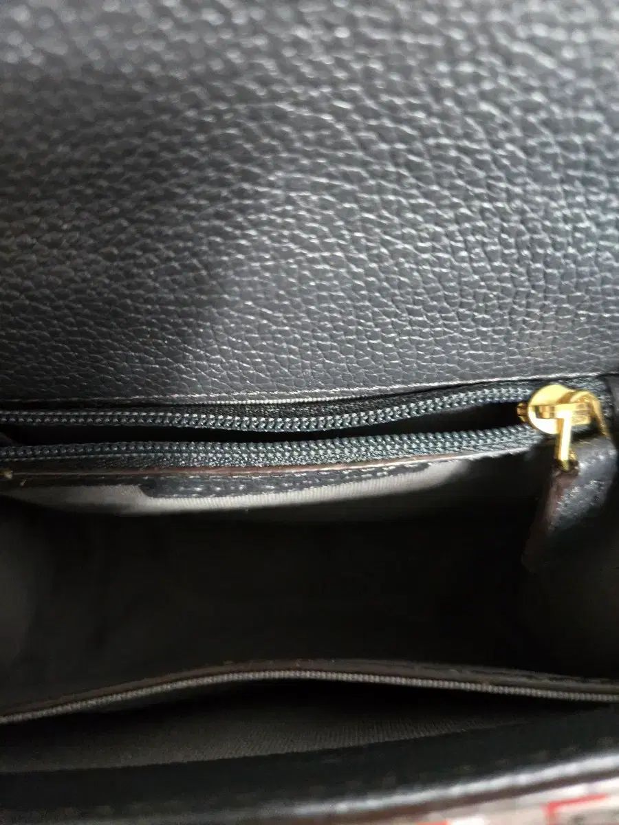  ルイキャトルズ ゴールド ロゴ クロスバック メッセンジャーバッグ ショルダーバッグ