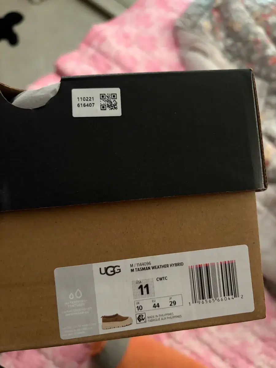 アグ タスマン ウェザー ハイブリッド チェスナット 白キャップ