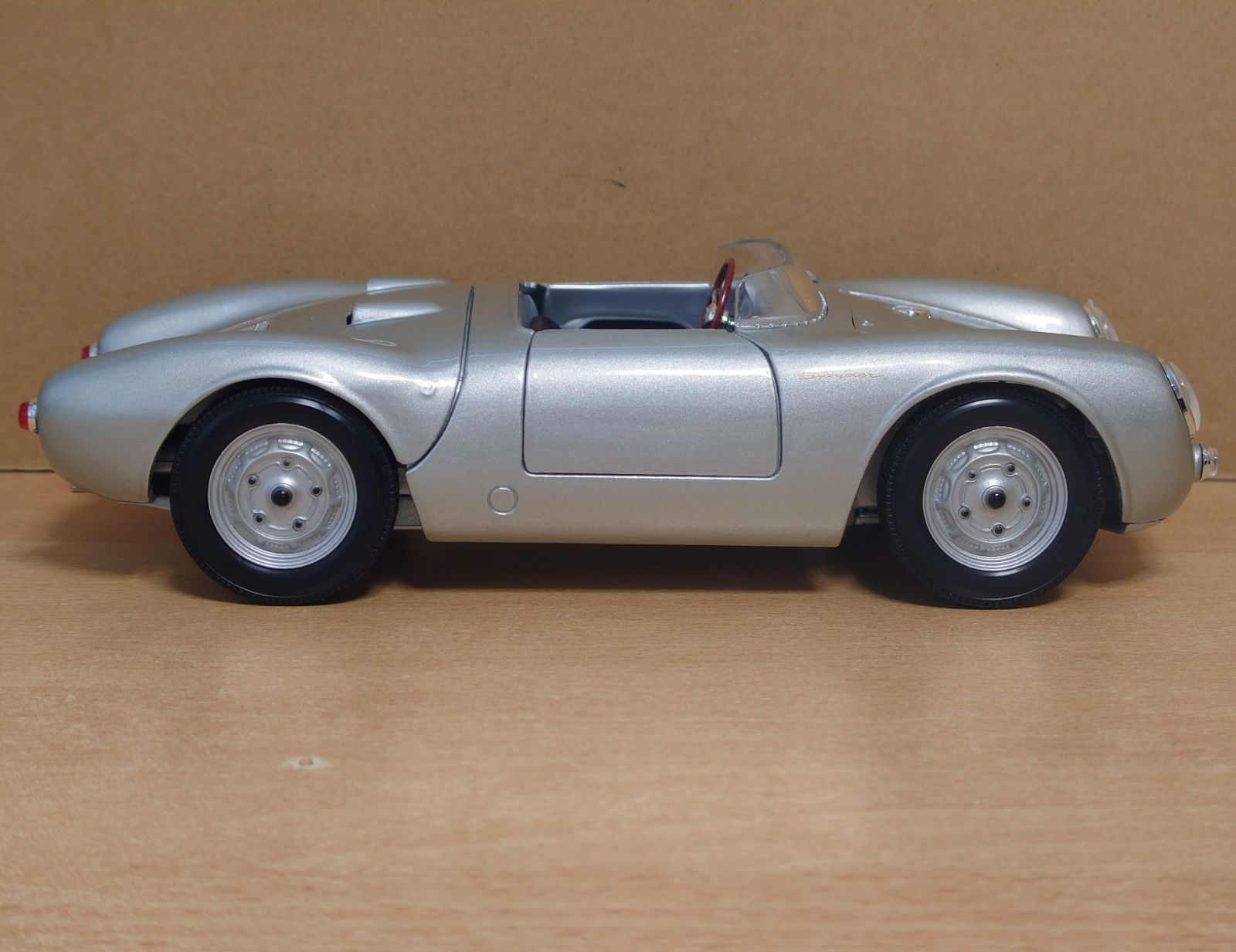 1/18 ポルシェ550A スパイダー 1955 シルバー Porsche - メルカリ