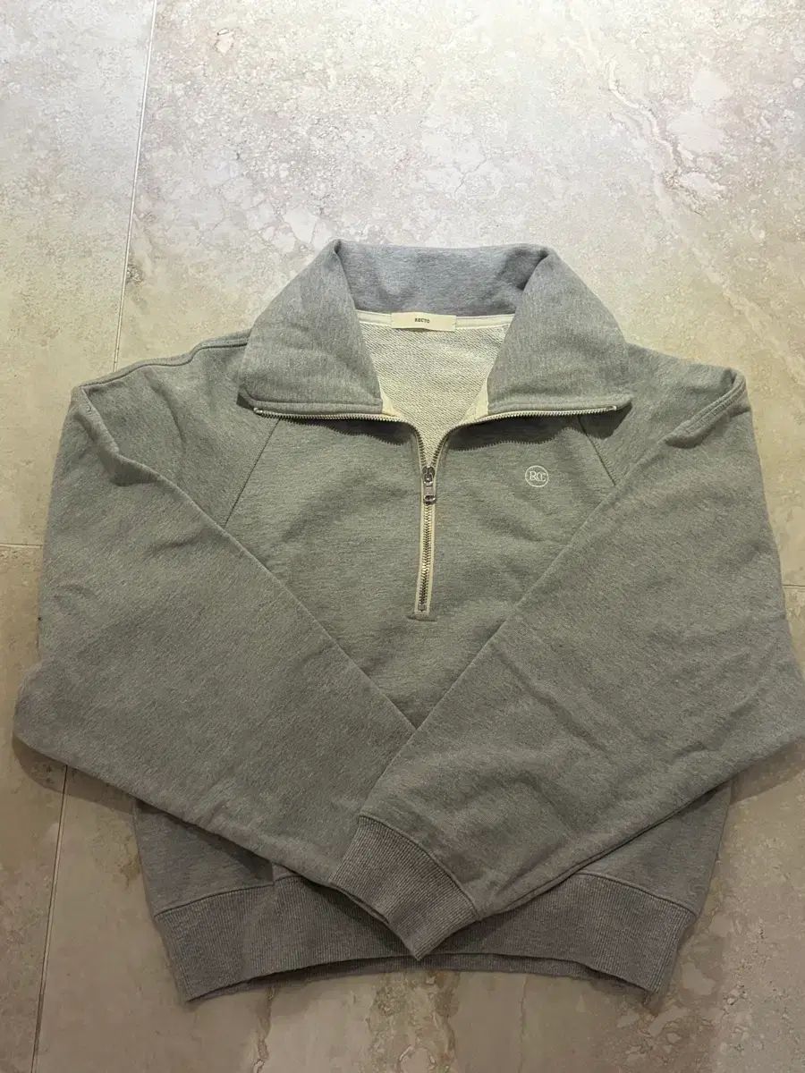 レクト ロゴ ジップアップ スウェット