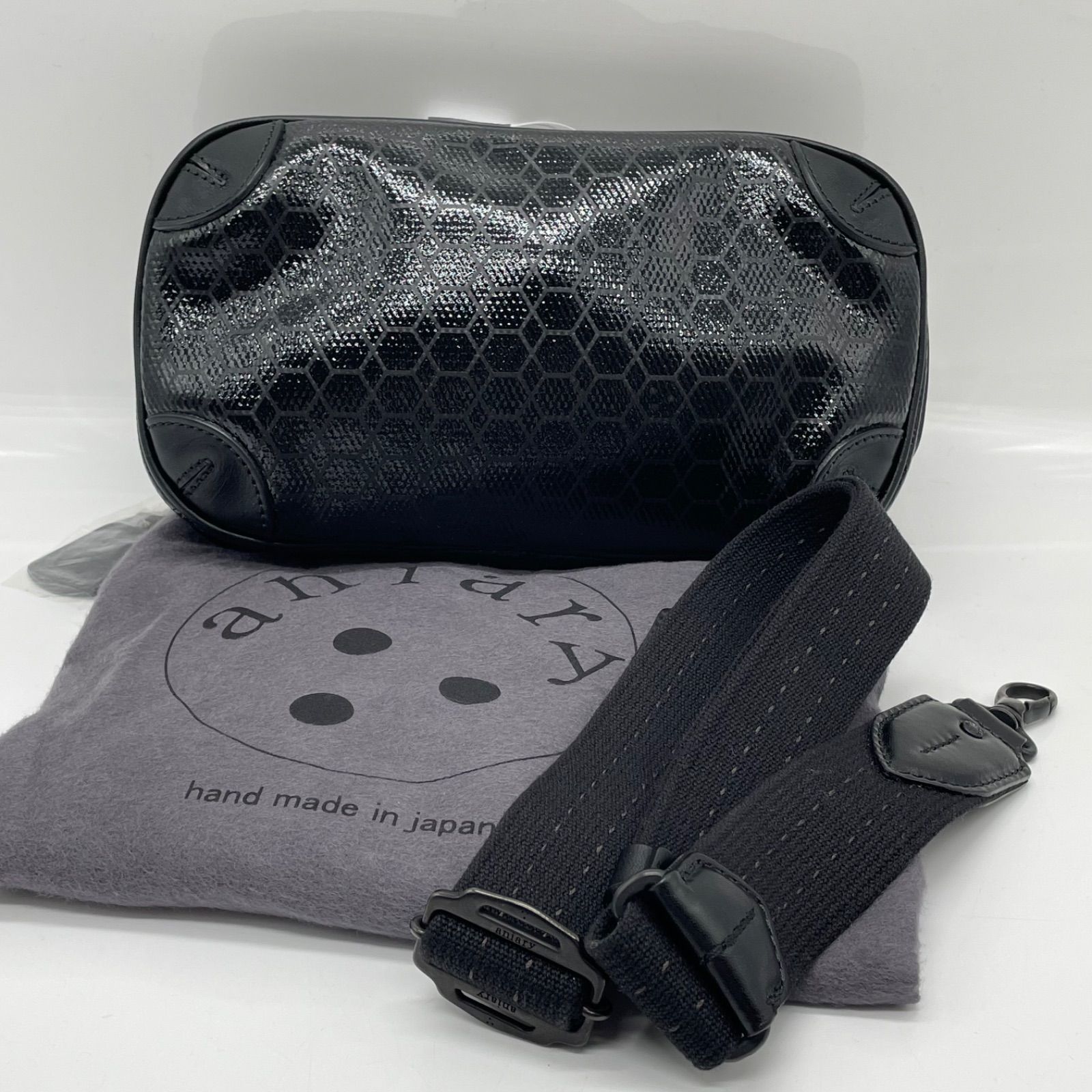 BN 7151 aniary アニアリ ボディバッグ ショルダーバッグ ブラック コーティング素材