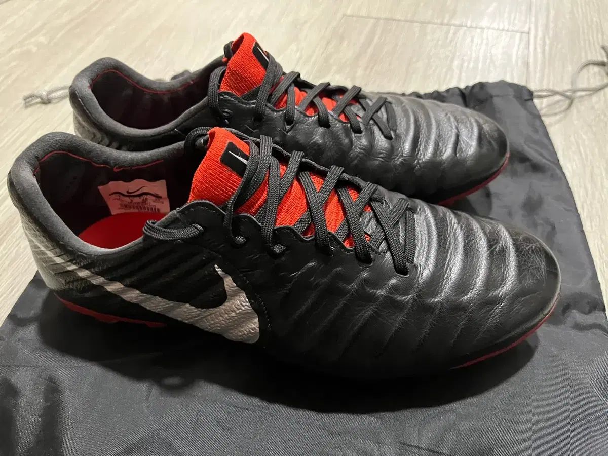 イタリア産 NIKE ティエンポ レジェンド7 エリート FG 250 サッカーシューズ