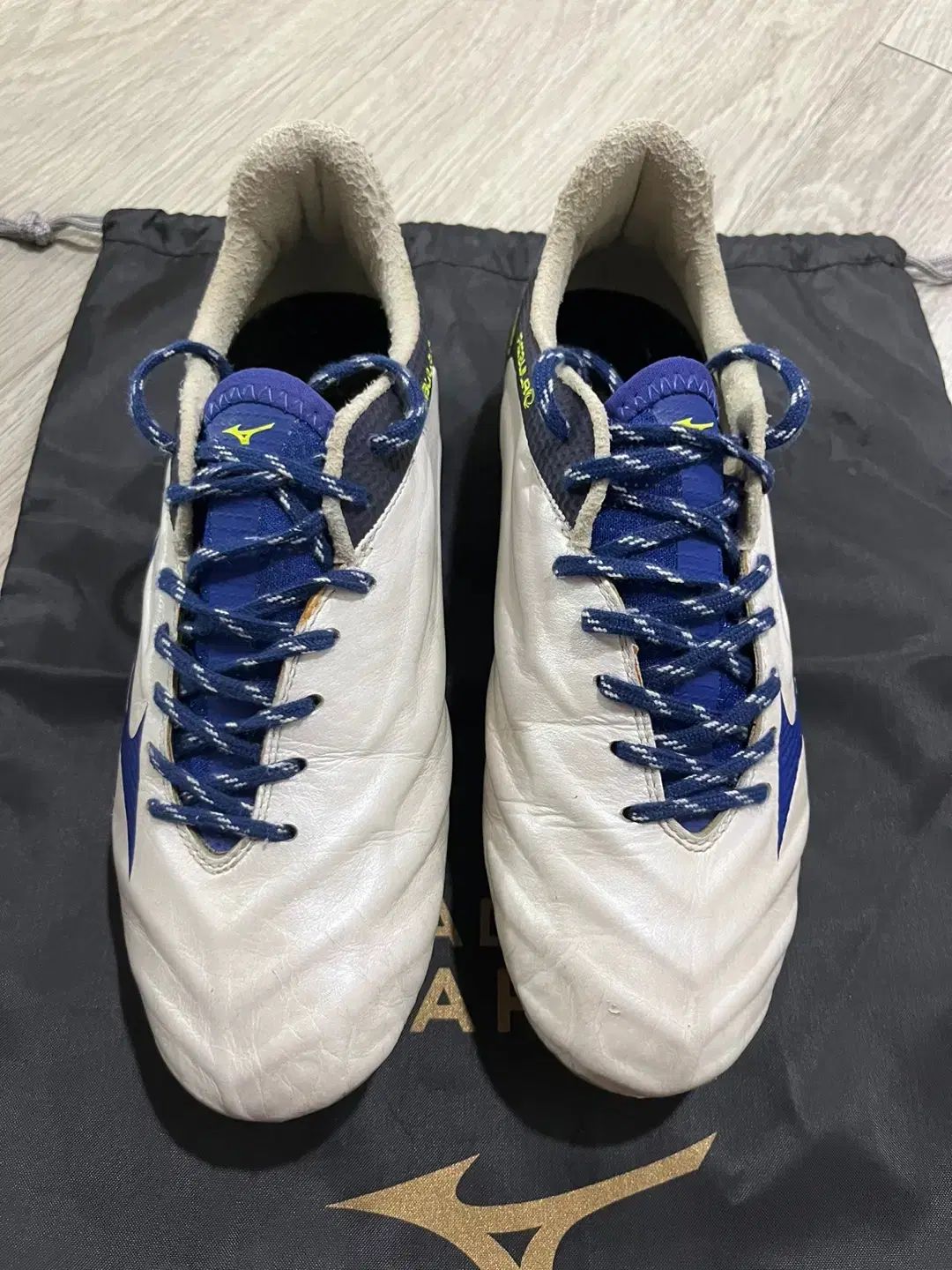 日本産 ミズノ レヴュラ2 V 1 250 サッカーシューズ