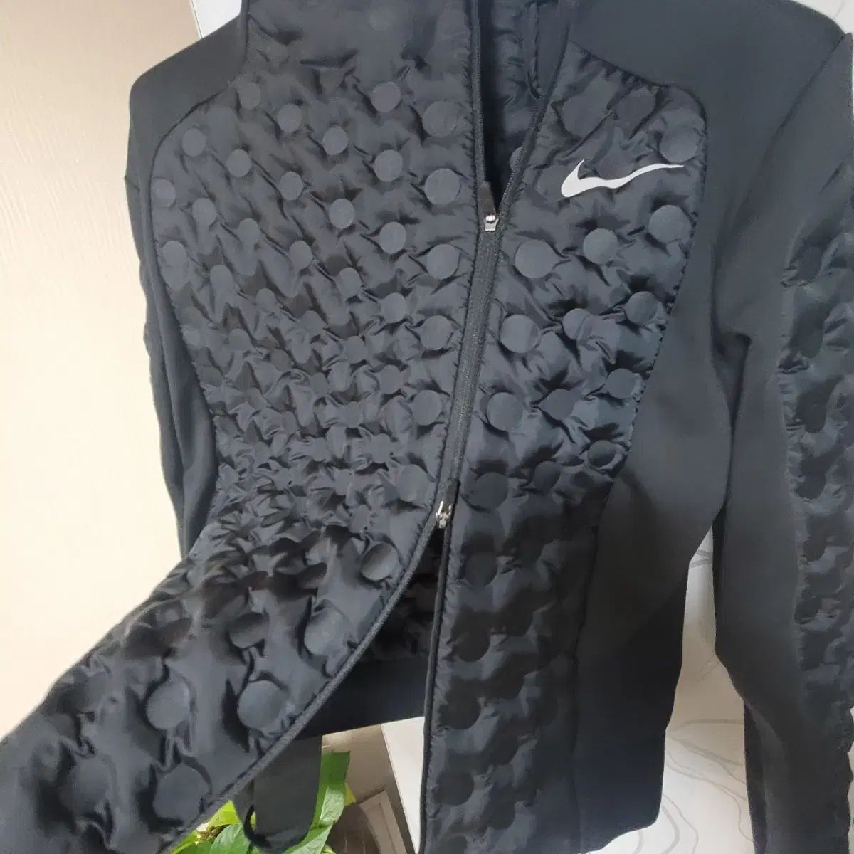  ナイキ エアロロフト ランニングジャケット ヨガウェア ヨガ ピラティス