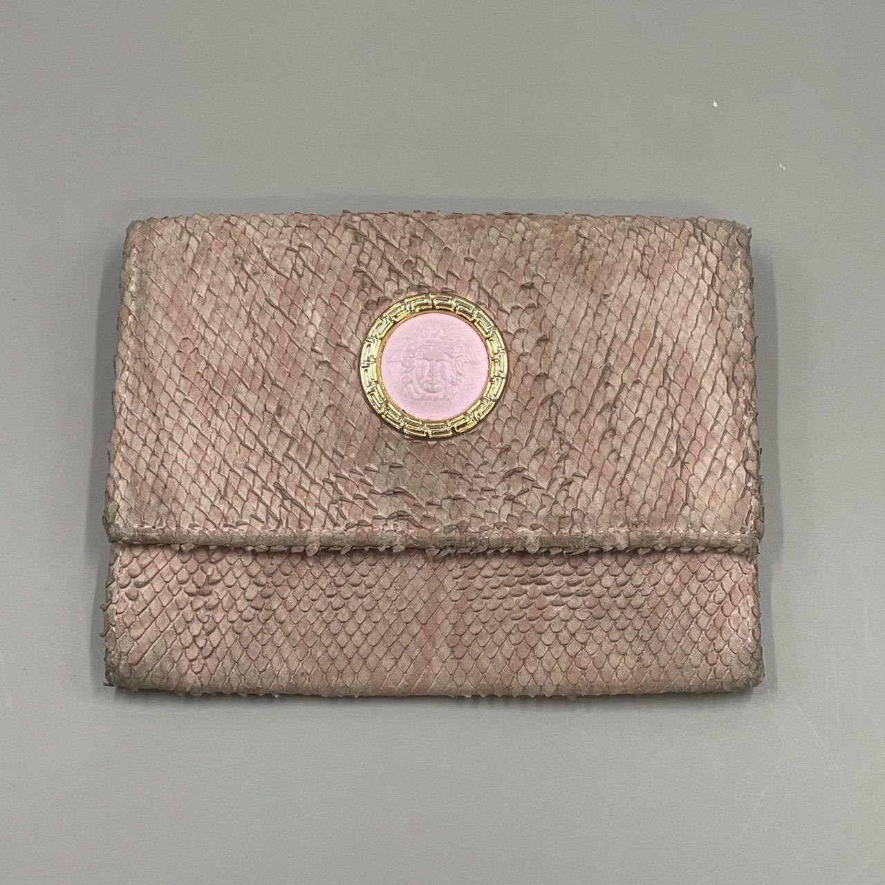 VERSACE ヴェルサーチ 二つ折り財布 コンパクトウォレット ミニ リアルパイソン メデューサ ロゴ ピンク